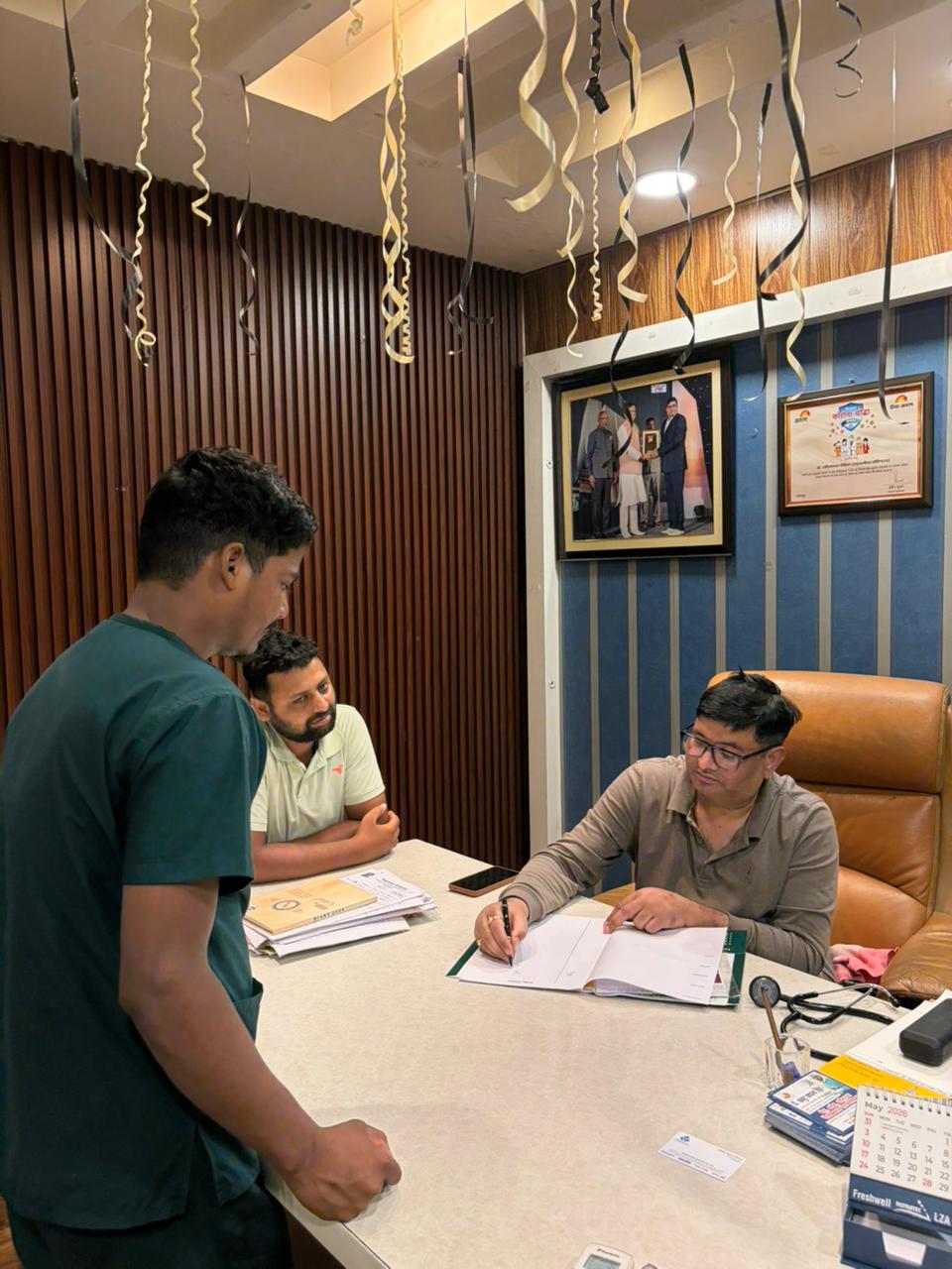 Doctor consultation with patient at Timoneer Hospital